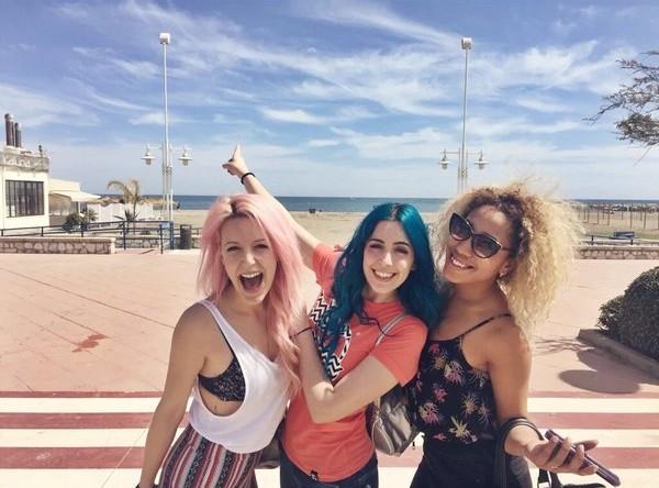 SweetCalifxrnia's tweet photo. Urgente!! Sonia &amp; Alba buscan a Tamy Nsue tercera integrante de Sweet California! un RT por favor? gracias 💜💗💙 https://t.co/xudzuCnEV0