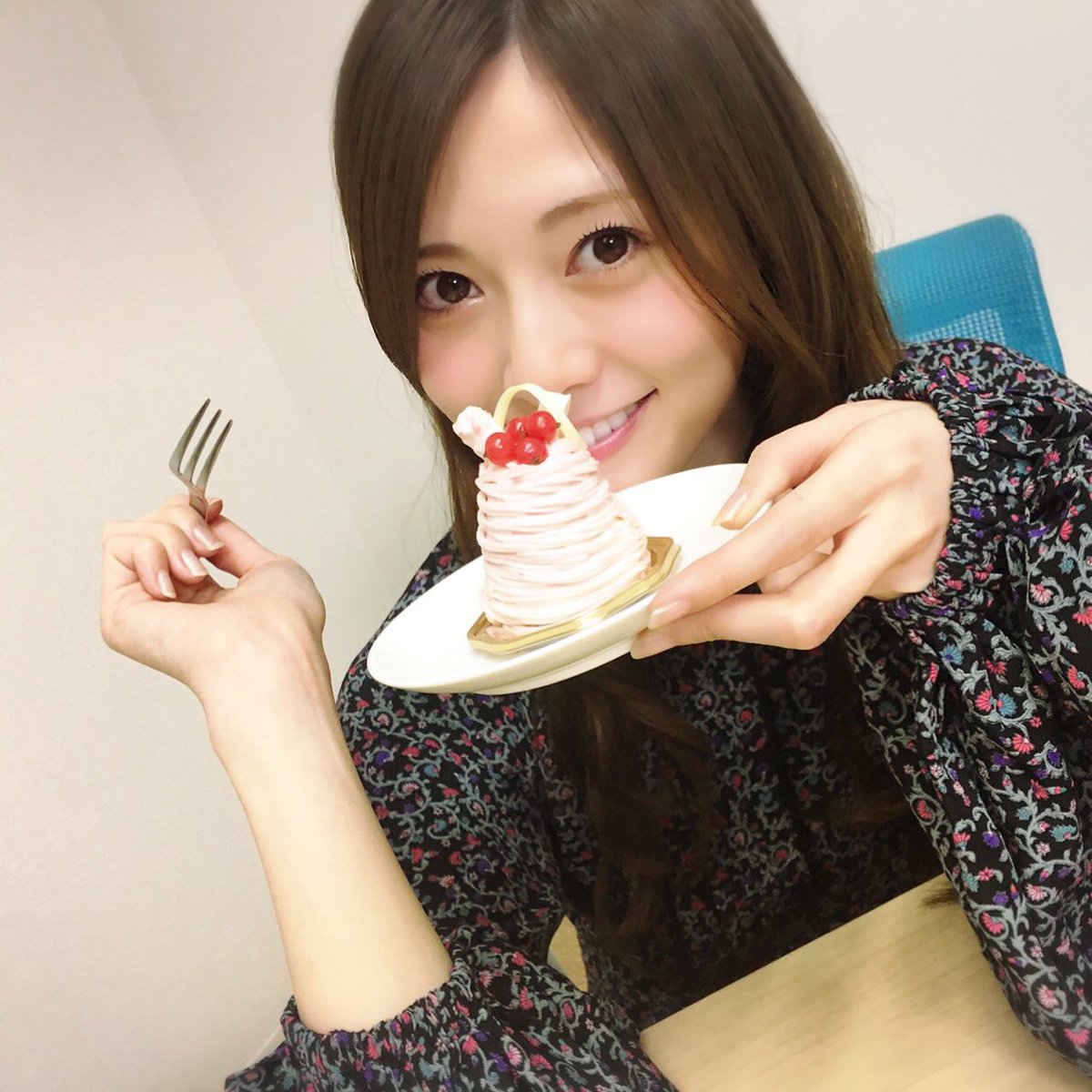 白石麻衣 乃木坂46 Ar Twitter 大好きなケーキ目の前にプク顔や美味しそうな顔をするまいやん 超絶かわいいすぎる やっぱり食べ石さんが好きや 食べ石さん 白石麻衣