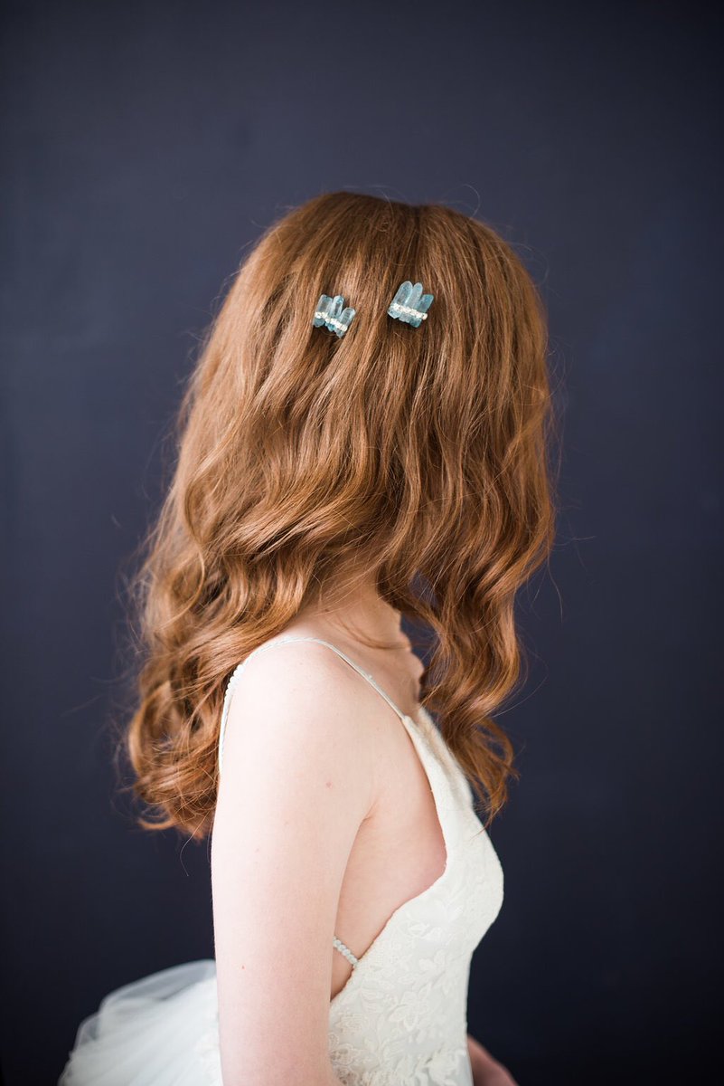 TessaKim's tweet photo. Our new blue quartz comb set features raw crystal quartz with a rhinestone setting. Perfect for your "something blue"! Photo by @deylahuss https://t.co/L36fjDXL2O