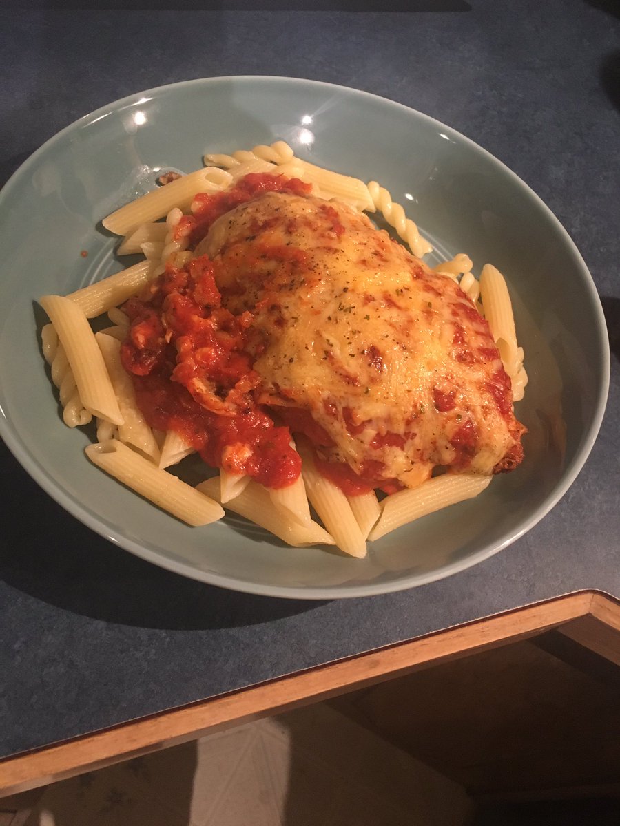 kasiarosek's tweet photo. @GordonRamsay first time chicken parmesan... what do you think? https://t.co/g2bGrexyWN