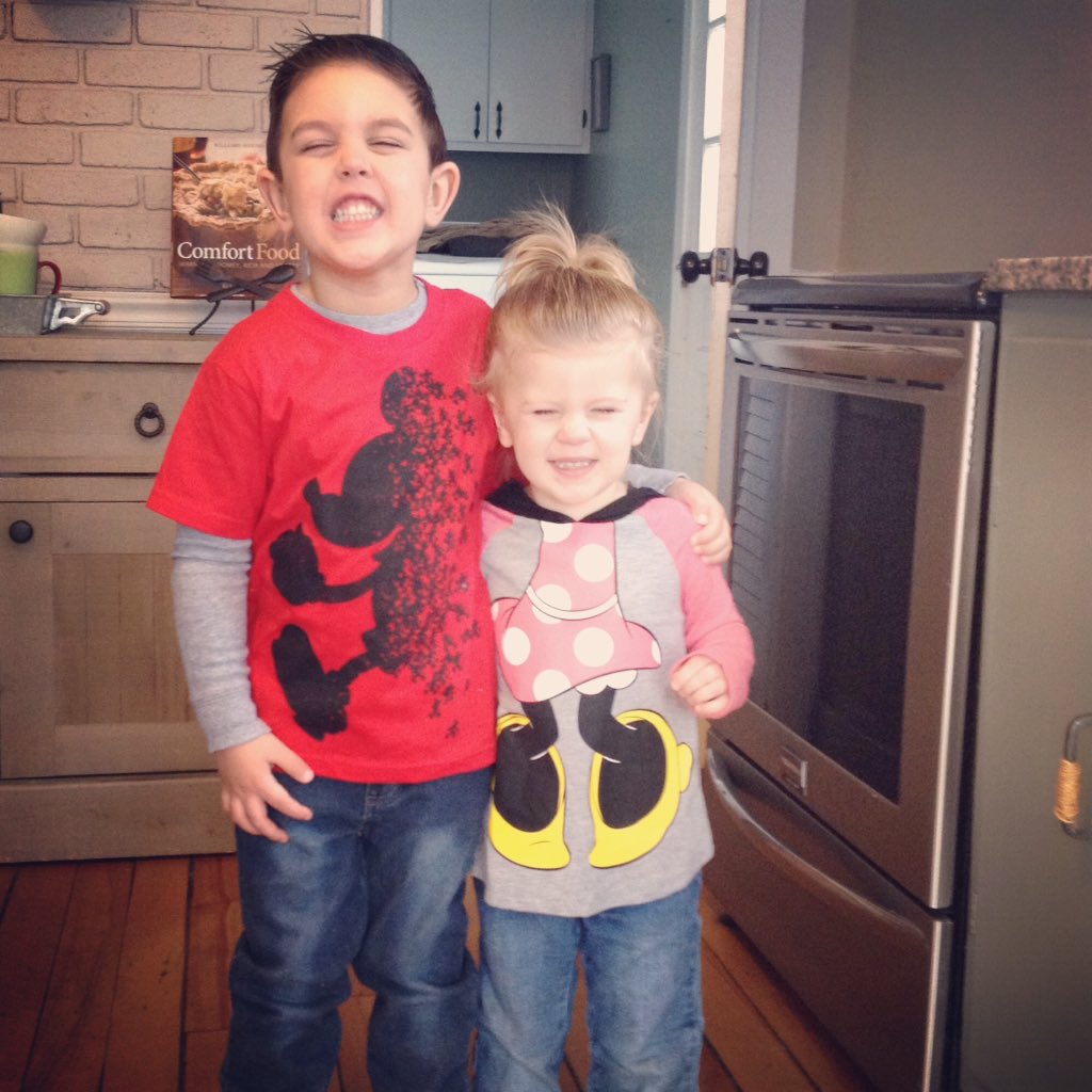 mathrules1982's tweet image. My kids smile THE HARDEST for #disneyonice