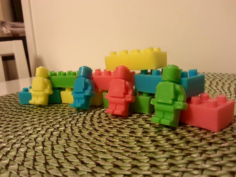 BeeHappyBath's tweet photo. Spent today whipping up batches of these adorable soaps #soapsicles #trynottoeatit #lego #legosoap #bathtimeisfun BeeHappyBathBody.ca https://t.co/oDRc8DkZYW