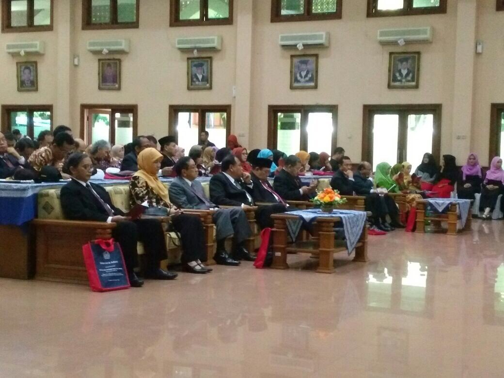 KomisiYudisial's tweet photo. Hadir pd kesempatan itu Wakil Ketua KY Sukma Violetta, Kabid Hubla &amp; LI @farid_wajdi70 ,pimpinan lembaga negara, Hakim Agung &amp; tokoh lainnya https://t.co/bdCYtT74Ma