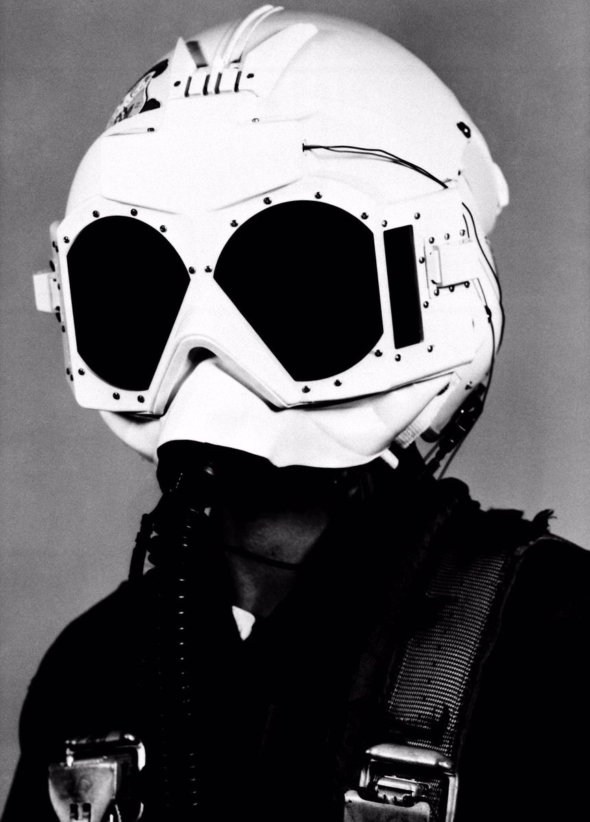 Casillic's tweet image. Some more photos of the PLZT thermal flash protection goggles developed by #Sandia
#Nukes