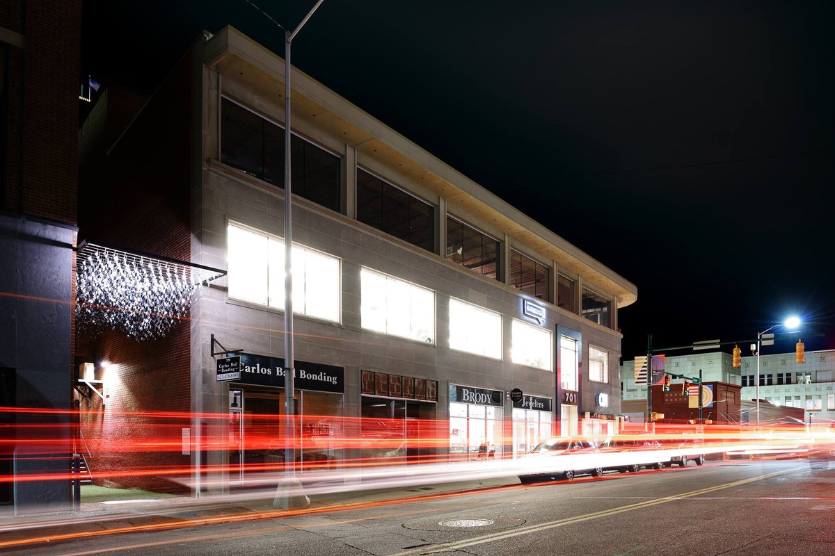 jhueter's tweet photo. Awesome shot by @GrantDotson of #urbanchandelier of #passagewaysCHA designed by @OfficeFeuerman @AIATennessee @RiverCityCo https://t.co/ILP7Xaw0Dq
