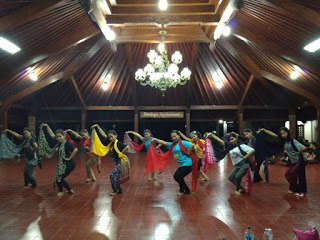 bwi25jam's tweet photo. DEMI TOTALITAS DI MAHAKARYA BUMI BLAMBANGAN, SANGGAR SRITANJUNG GIAT BERLATIH https://t.co/6pGuvmsY6G https://t.co/5QUeSXS3qs
