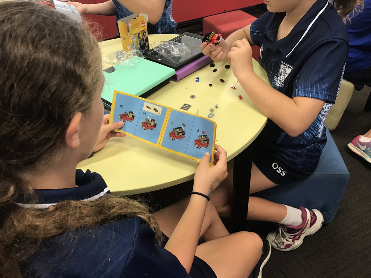 OakleighSS's tweet image. Giving instructions to create model - clear, sequential and specific directions.  #ossyounginnovators #computationalthinking #swiftcoding