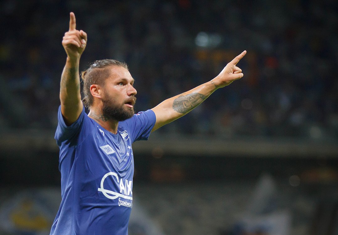 sitedaband's tweet photo. Rafael Sóbis marca quatro na goleada do Cruzeiro pela Copa do Brasil. Veja resultados https://t.co/kebLJetCEy https://t.co/uk7AwK3Dzw