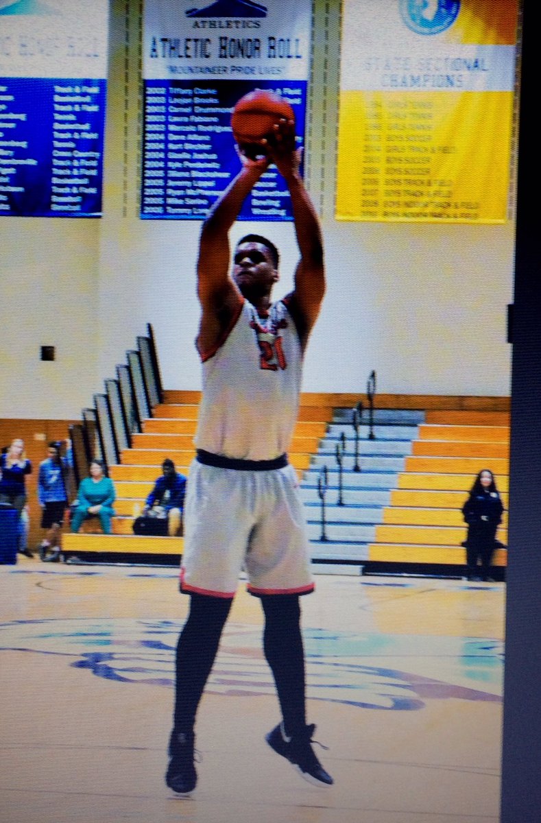 NANNPHOTO51's tweet photo. ECT boys basketball semis #eastsidehs #immaculatehs #westsidehs #columbiahs #nannphoto #njhsbasketball https://t.co/SaotJaFTKT