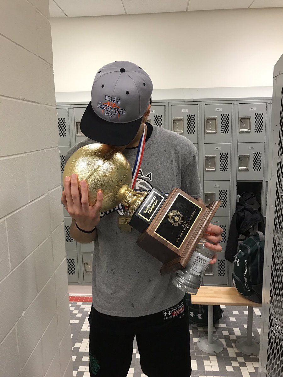 Be_Steezy_'s tweet photo. It feels good to be a champ 🏆⛹🏽 #bigwil https://t.co/wEMWHj7M5F