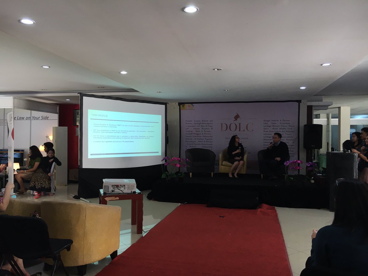 Saat ini sedang berlangsung presentasi oleh Hiswara Bunjamin &amp; Tandjung di Lobby FHUI.