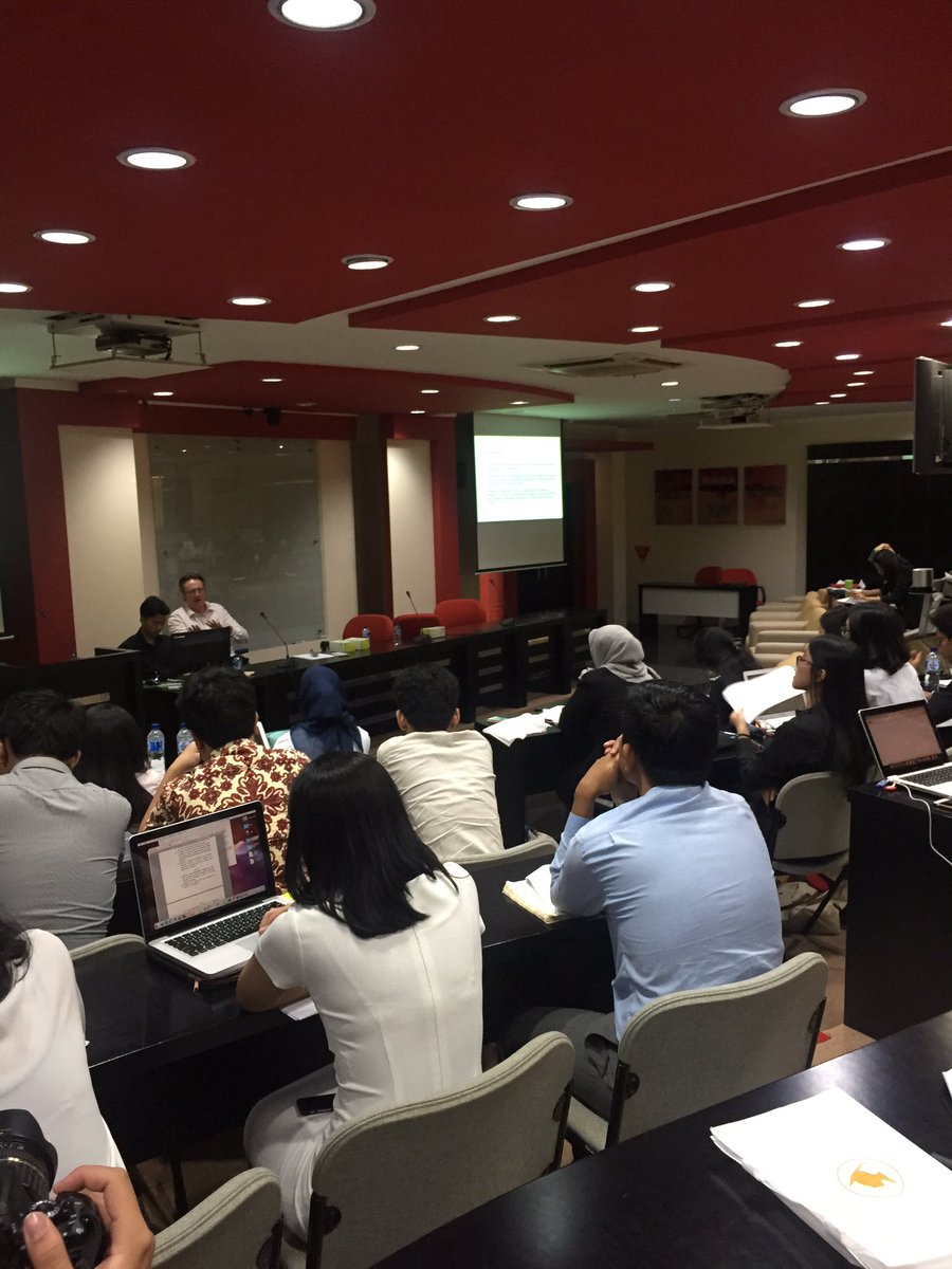 Saat ini sedang berlangsung workshop dari Widyawan &amp; Partners di ruang S&amp;T FHUI