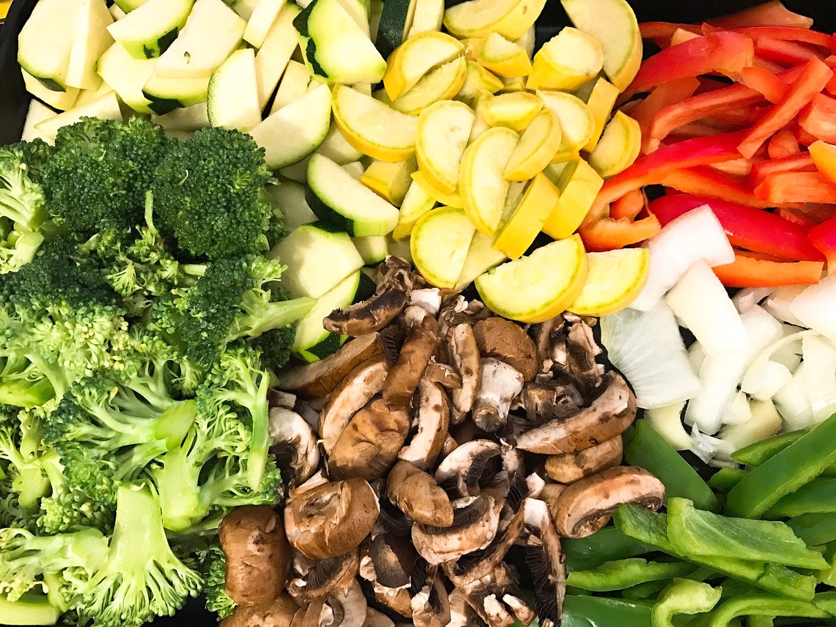MelissaDumaz's tweet photo. Dinner: Build your Own Rice bowls! #ILuvToCook #CookingWithMel #GladTidingsByMel #RiceBowls https://t.co/aFVIOsxrkM