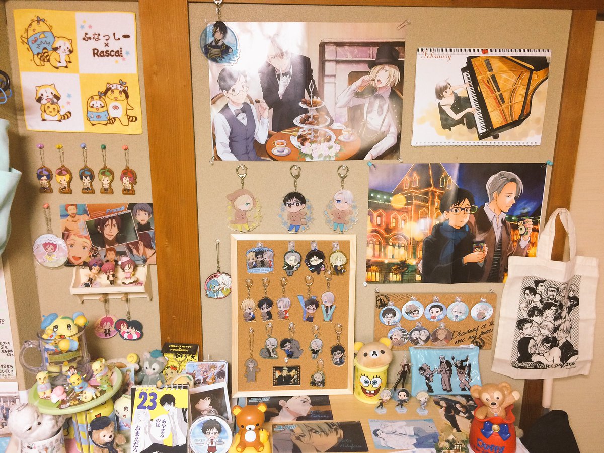 さくらんぼ Twitter પર 左 Before 右 After ファミマと東京で沢山買ったユーリグッズ をなんとか整理したくて 100均でコルクボード 画鋲買って１時間で完成 Free のグッズは左に上手いこと寄せた 満足満足 笑