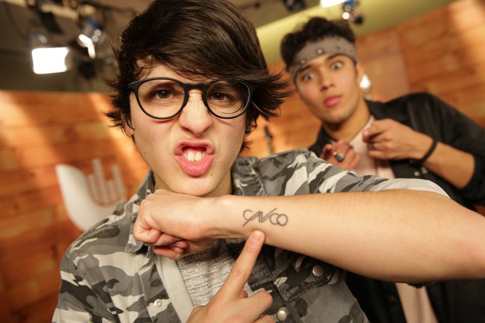 unifamosos's tweet photo. Los chicos de @CNCOmusic nos presumieron sus geniales tatuajes https://t.co/4ENHO2Gl0b https://t.co/Xc9Ec4vueK
