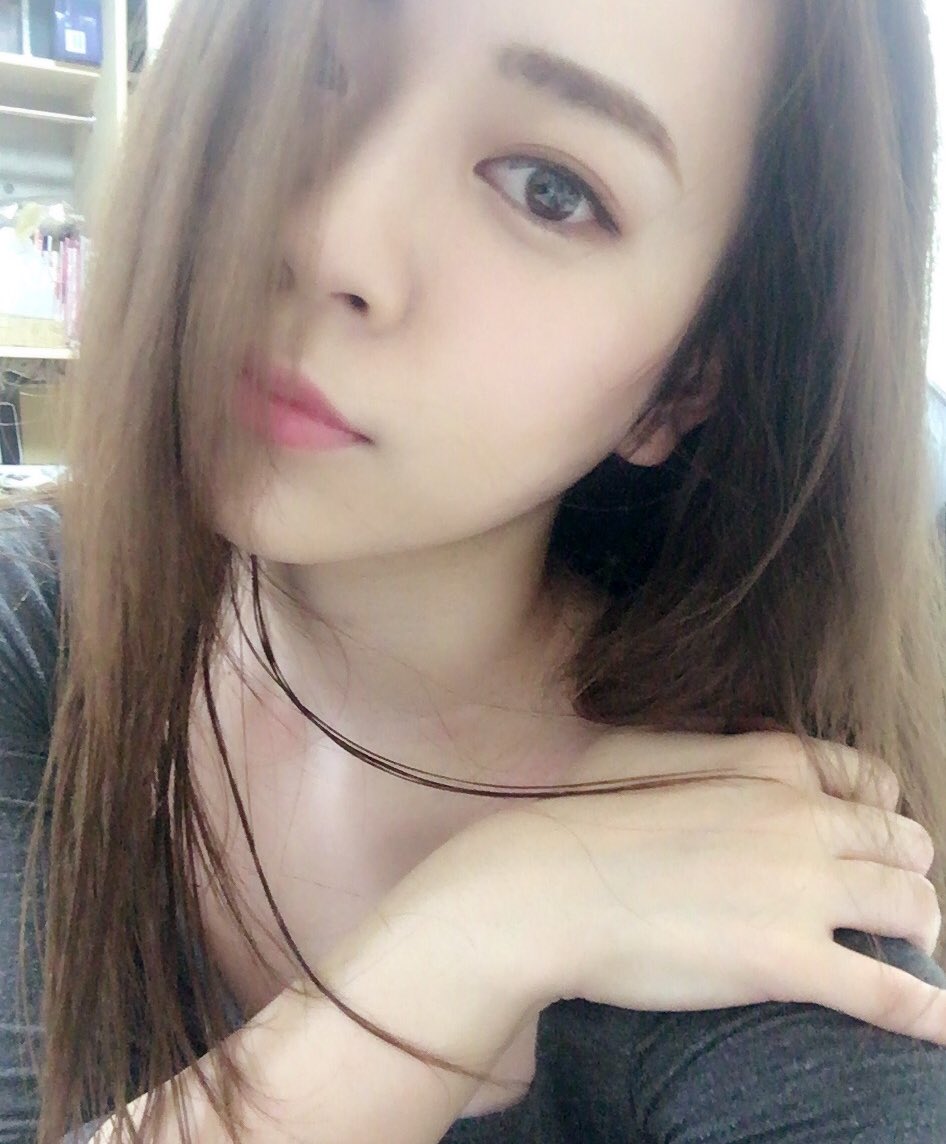 関根りさ アンニュイ とみせかけて ヘアオイルつけすぎておわたーてなってる顔 ヒートテック