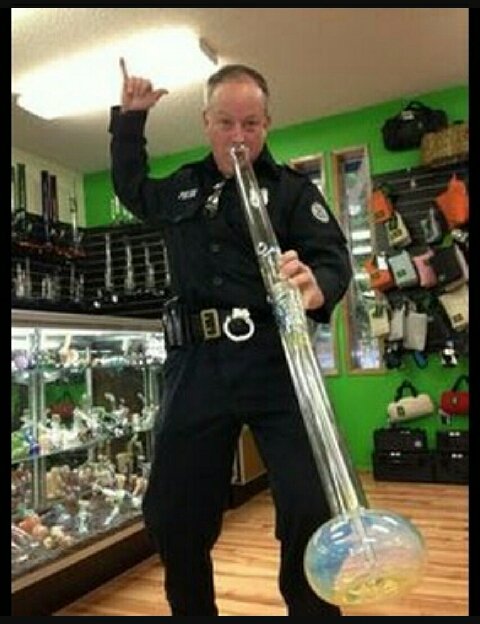 tammyej08's tweet photo. @robertcraighead don't you get in trouble hanging out with some of that bunch https://t.co/MopVgbRrCZ