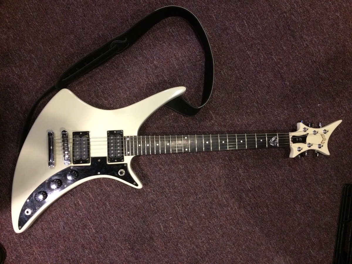 AsiaEriksen's tweet photo. Playin my baby, my 1983 guild x-79...waiting for that new @StevieVanZandt album! Can't wait @MVZaGoGo https://t.co/1FaIMlsN98