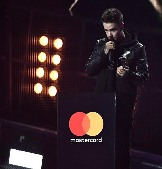 worldsworst1dua's tweet photo. π @LiamPayne thanking #Directioners for winning @onedirection The @BRITs Award for #BestBritishVideo. #BRITs (π· - Liam's IG) β€οΈοΈ https://t.co/VvnsPIY8Pf