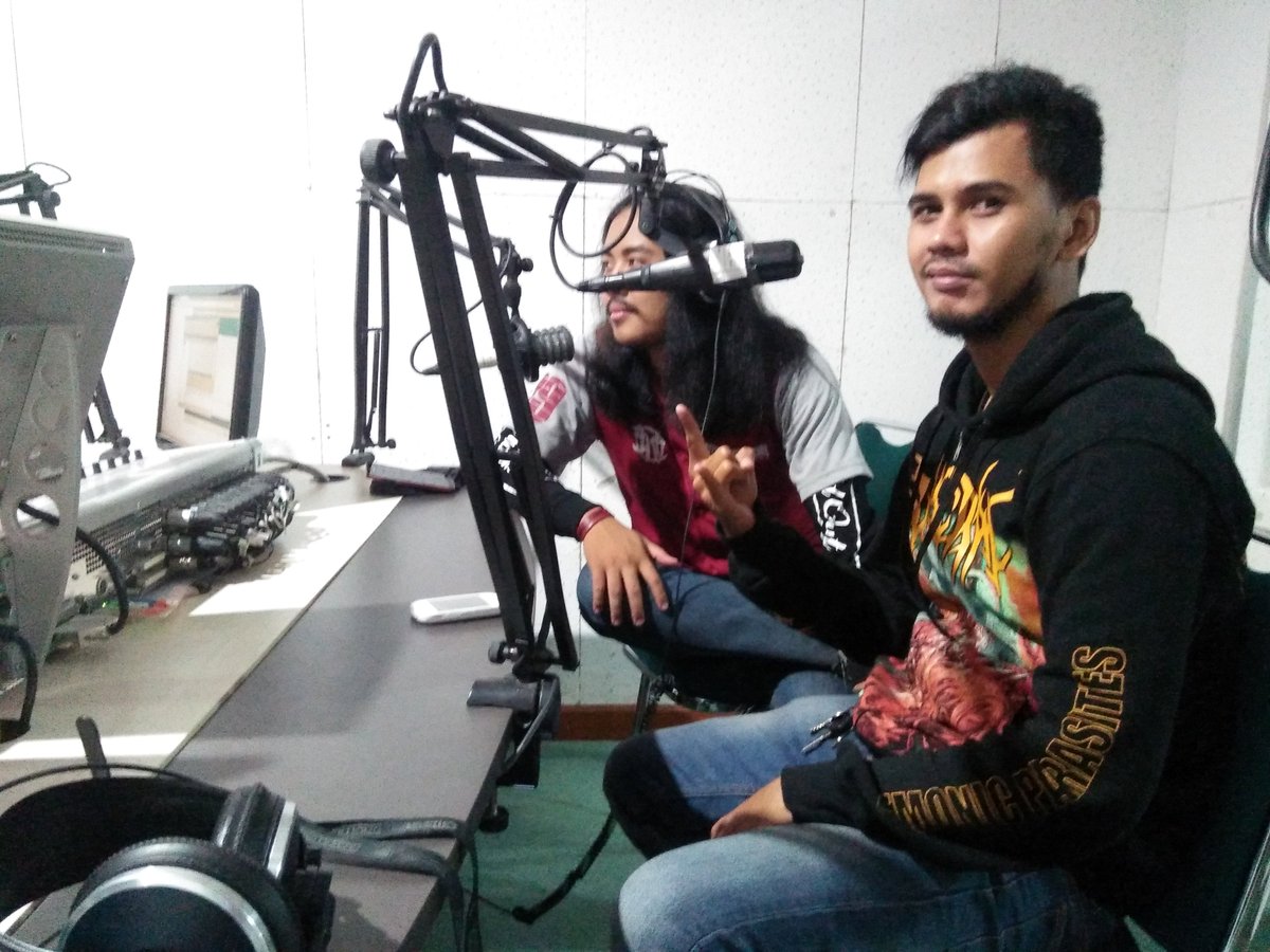 Wawancara Band dan Event Bogor Metalcore Project di RRI BOGOR PRO 2 FM 106.8 ;)
#RRIbogor
#Band
#Bogormetalcoreproject