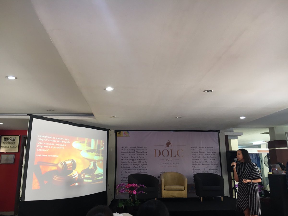 Saat ini sedang berlangsung presentasi oleh Lubis Ganie Surowidjojo.