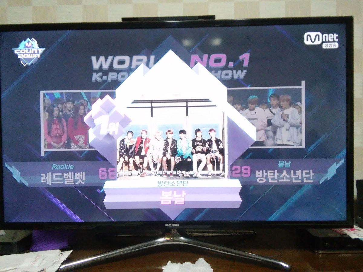 bts_springbang's tweet photo. @MnetMcountdown #방탄소년단 #BTS #엠카운트다운 #본방사수인증샷 https://t.co/XfvV3lxMuX