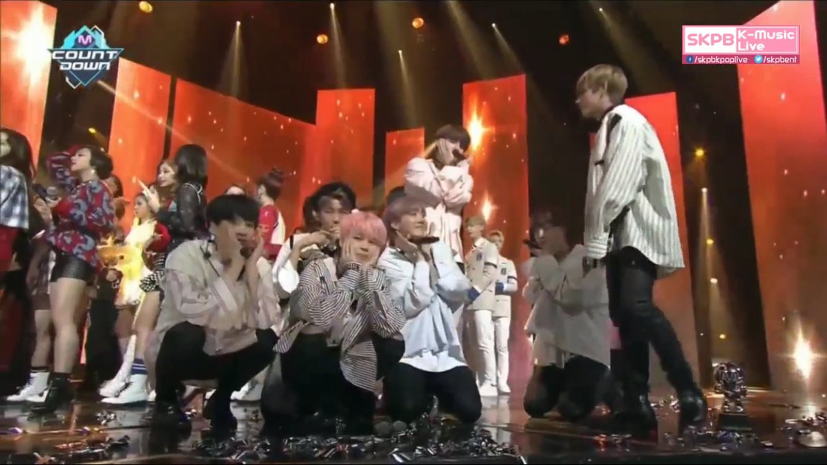 armyanaa's tweet photo. Se lo merecen más que nada en el mundo #SpringDay2ndWin https://t.co/wdMVcLthnB