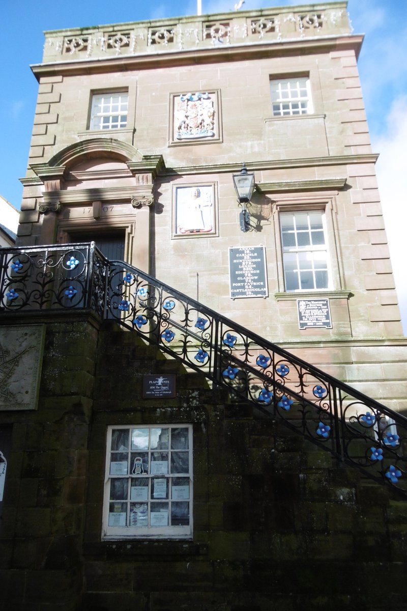 rutland_russet's tweet photo. Flower-laden early C18th #wrought #iron #balustrade by Sibbald (according to Pevsner) at #Midsteeple Town House #Dumfries #ironworkthursday https://t.co/H4l3OTO3Qy