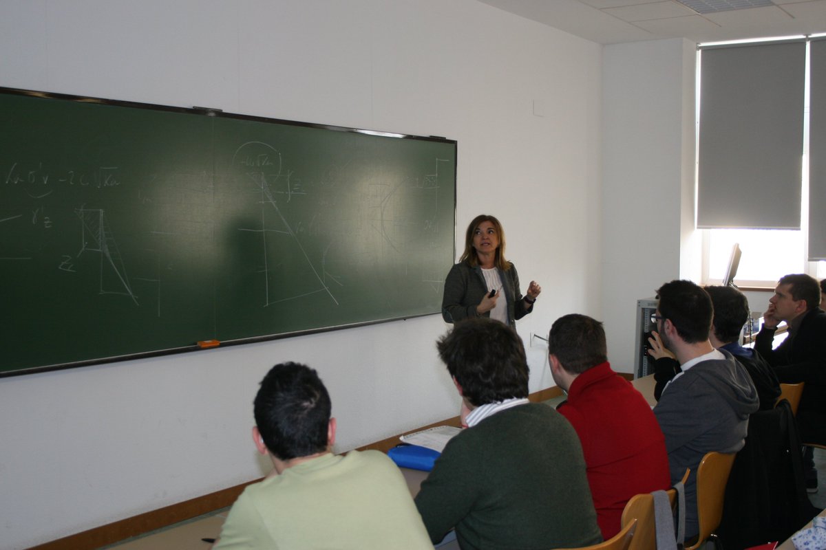 CatedraENRESA's tweet photo. Imágenes de la última Conferencia dedicada a Conceptos sobre Almacenamiento de Residuos Radiactivos por Silvia Rueda. https://t.co/Qc9TTctP23