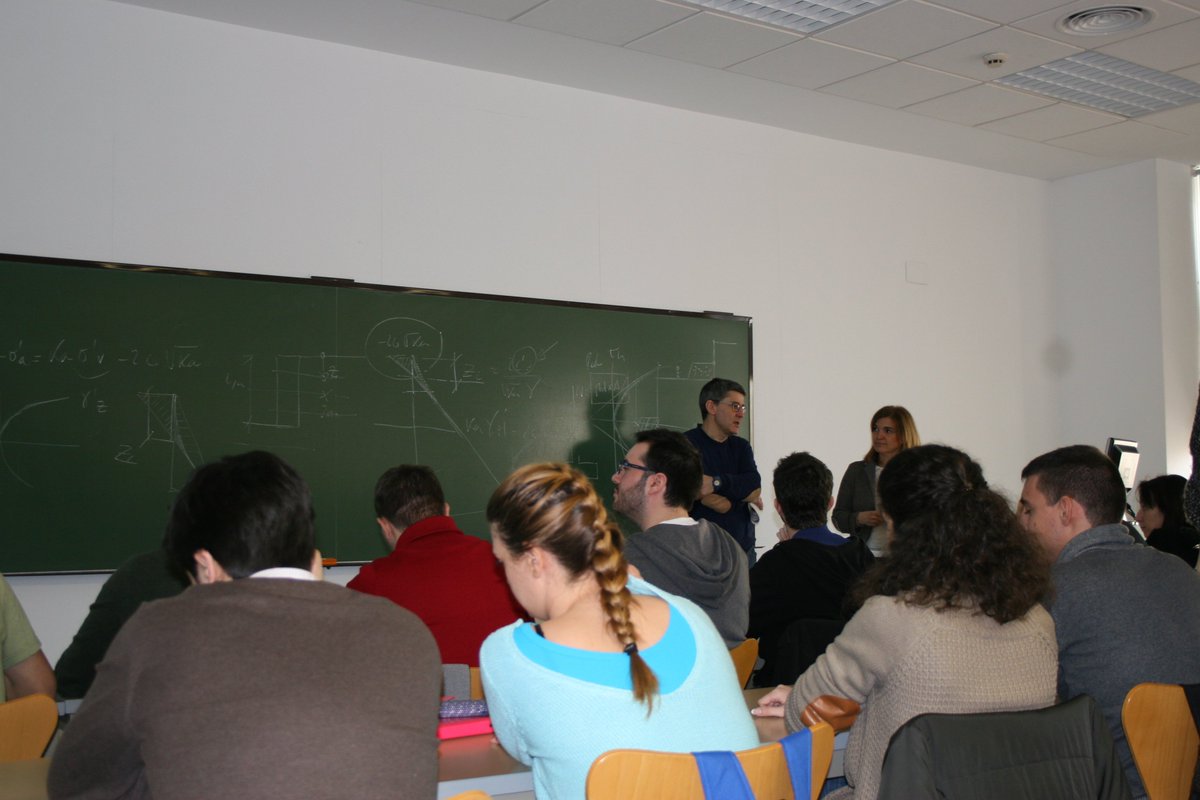 CatedraENRESA's tweet photo. Imágenes de la última Conferencia dedicada a Conceptos sobre Almacenamiento de Residuos Radiactivos por Silvia Rueda. https://t.co/Qc9TTctP23