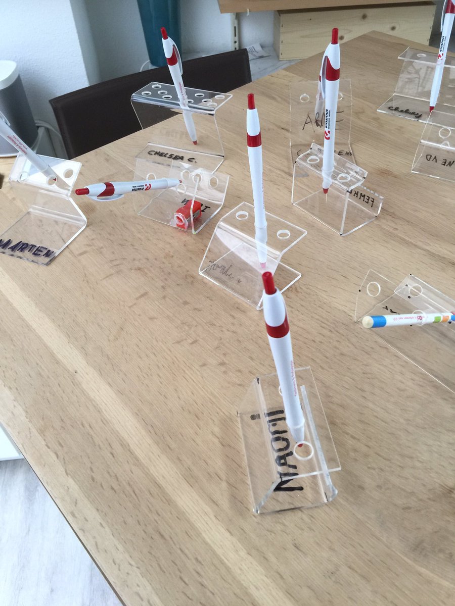 HeleenDeman's tweet photo. @GO_MSNieuwpoort #Pennenhouders in kunststof#techniekissjiek#creatief#1A#content https://t.co/cjmWhOGhXh