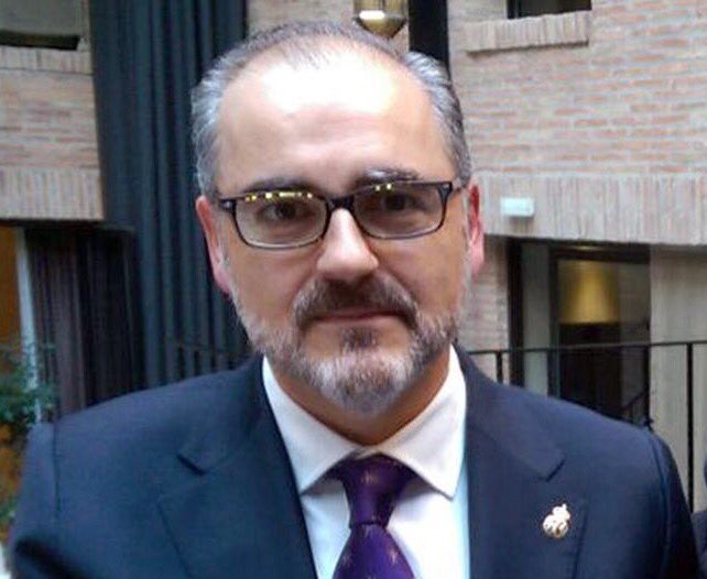 Entrega de tapas al pregonero <a href="/LuisRecuerda/">Luis Recuerda</a> viernes 24 a las 21:00 en <a href="/TeatroICatolica/">TeatroIsabelCatólica</a> Monográfico Manuel Marvizón