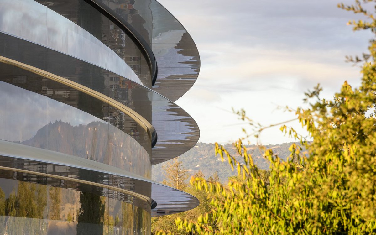 FosterPartners's tweet photo. Envisioned by Steve Jobs as a center for creativity and collaboration #ApplePark - https://t.co/gSvvTRnhi9 https://t.co/nWrgDN5pFE