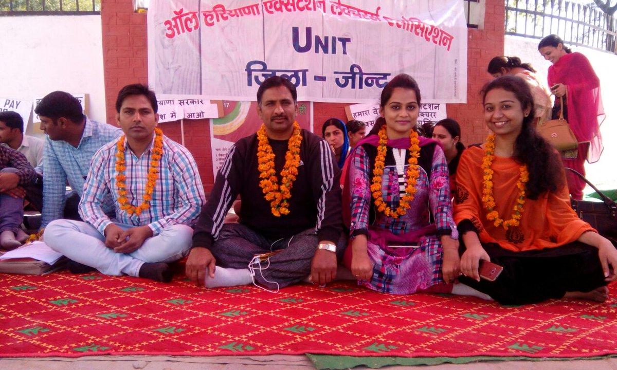 virenbt's tweet photo. @fmohry posts on facebook on feb 7 stating #Extensionlecturers salary 25000 including salary for vacation period. But Strike entering day 11 https://t.co/OlTJXNK3qq