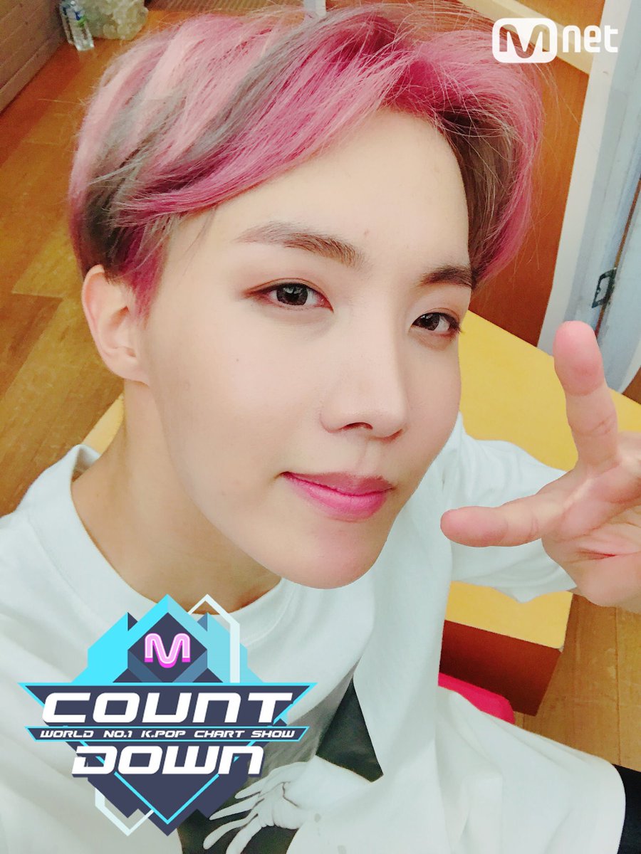lovlysprings's tweet photo. [170223] #BTS selca on Mcountdown backstage for Comeback #JHOPE https://t.co/xbJJJZTnPO
