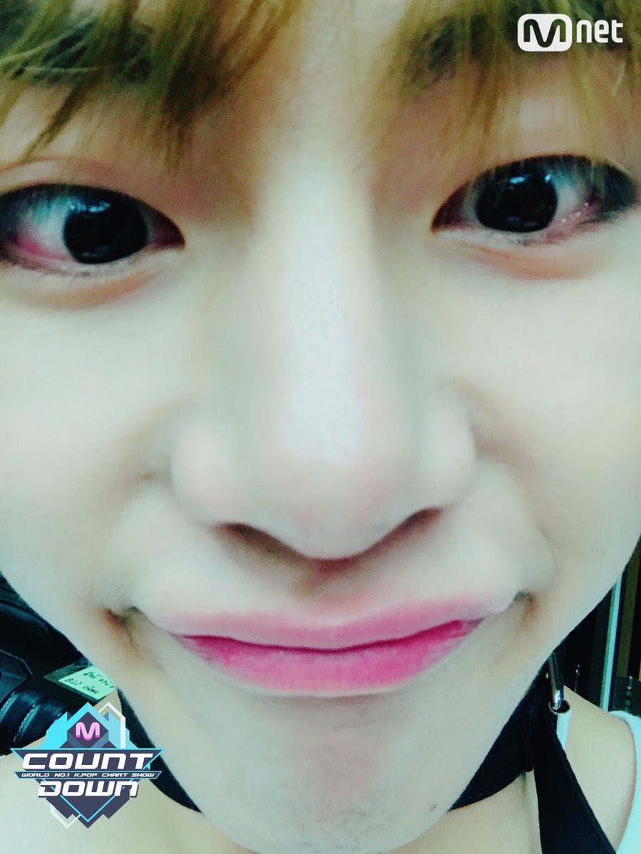 lovlysprings's tweet photo. [170223] #BTS selca on Mcountdown backstage for Comeback #Taehyung https://t.co/ofA4A1jjMm