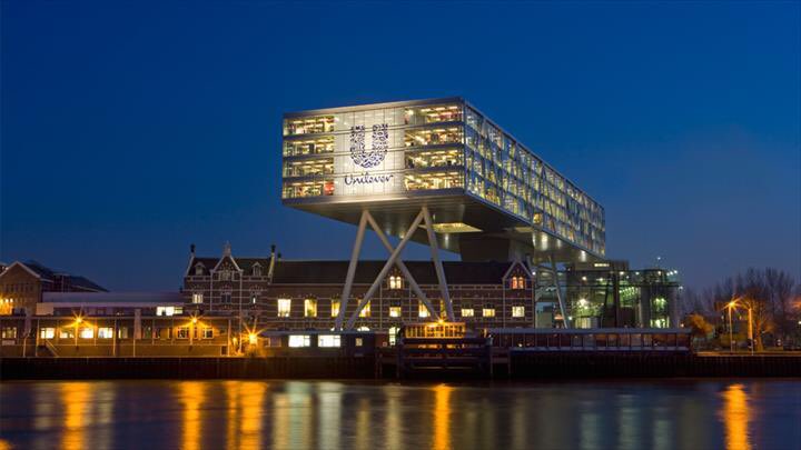 MaTBogaert's tweet photo. Het hoofdkwartier van #Unilever doet me ergens denken aan #havenhuis in @Stad_Antwerpen. https://t.co/9OsMRbCo8V