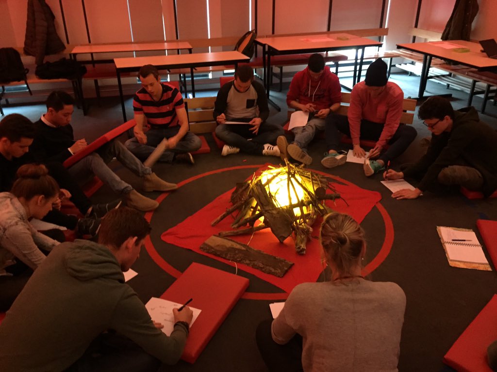 ToussaintTed's tweet photo. Net even anders... Studieloopbaanbegeleiding @Sporthogeschool. #mindfullness bij het kampvuur. https://t.co/cfnYDFgqm2