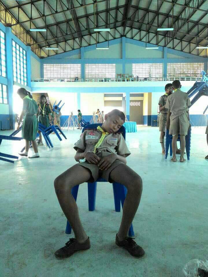 rykalhakimi's tweet photo. bila semua orang dah balik, kau masih tidur lagi dekat dewan HAHAHAHAHAHA https://t.co/qLUwnx6mKo