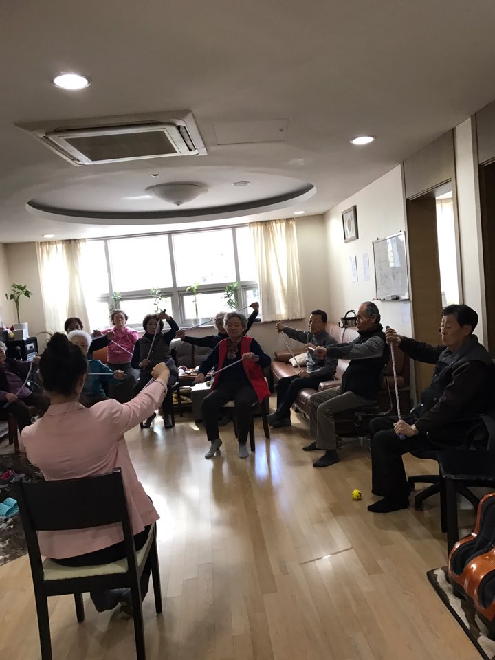 #성남시
판교보건지소에서 진행된 낙상예방교실 모습입니다.