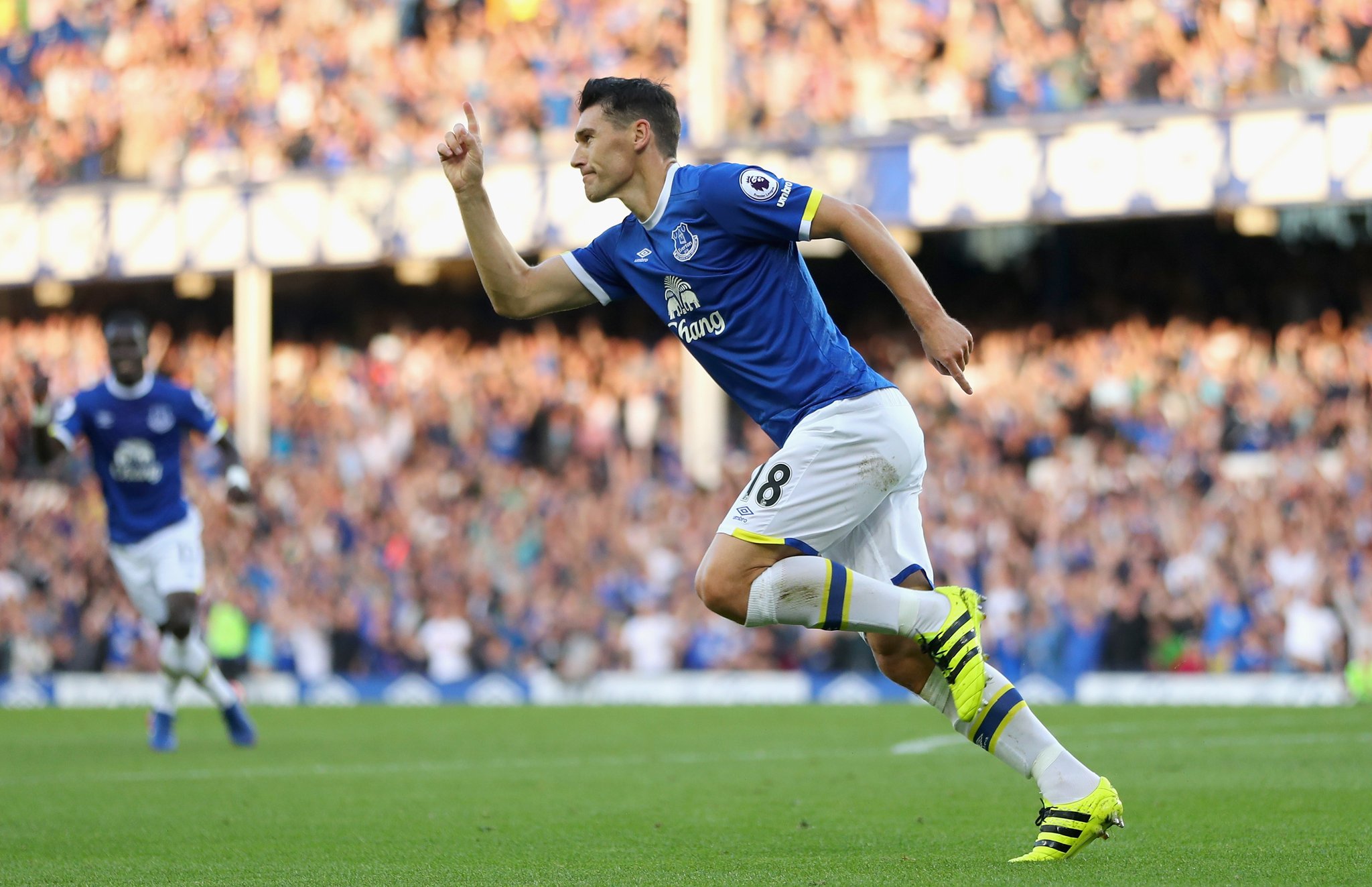 Happy 36th birthday to Lord Gareth Barry ! 