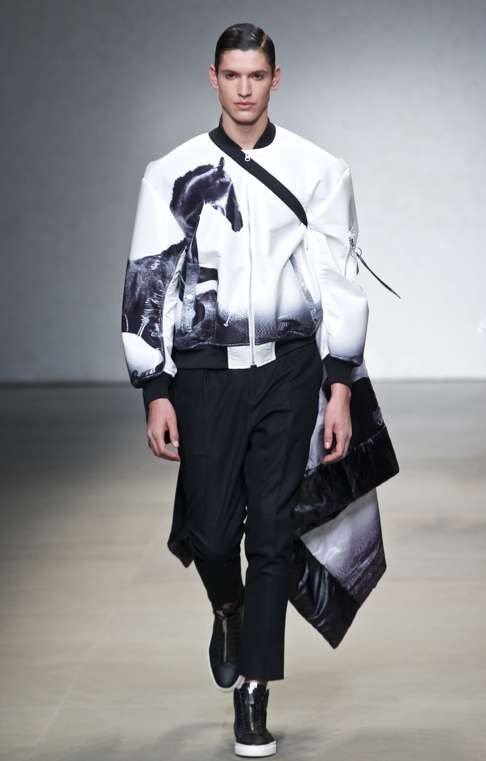 AblamHyra's tweet image. 【ファッション　fashion　時尚】
７０ブランドが競演、#ミラノコレクション 開幕
Fall 2017 - 18 Milan Collection
'17 - 18秋冬米蘭集合
facebook.com/NAKAMASou/post…
#MilanCollection #秋冬米蘭集合