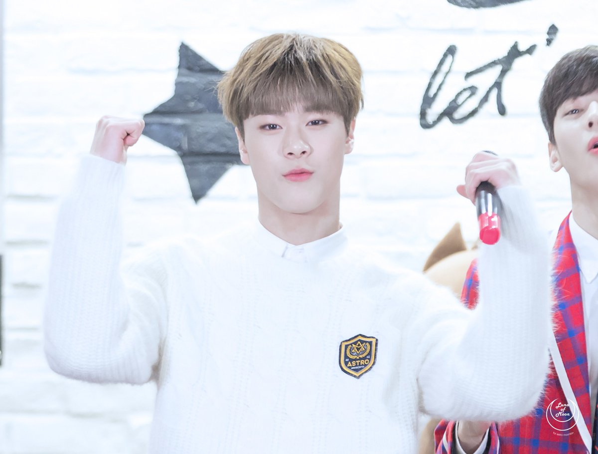 luna_moon98's tweet photo. 170111 케벡수 오픈마이크
위협하는 하얀곰🐼
#아스트로 #astro #문빈 #moonbin #붙잡았어야해 #ASTRO1stAnniversary #HappyASTROday https://t.co/PRs4RosM65