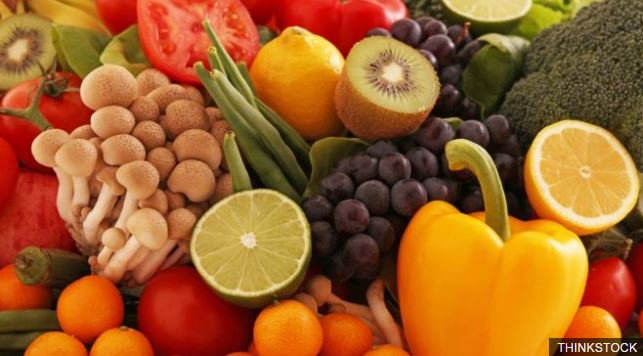 BBCLondonNews's tweet photo. Fruit and veg: For a longer life eat 10 a day, a study by researchers from Imperial College London finds https://t.co/VBGd14P6xa https://t.co/86RAOf3SaS