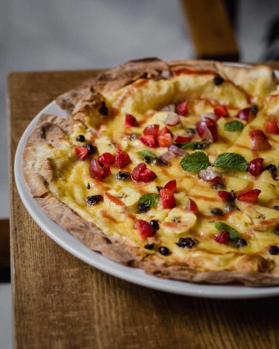 Do you wanna eat pizza yet you still wanna be healthy? We have the solution, Tutti Frutti Pizza! #noachcafeandbistro