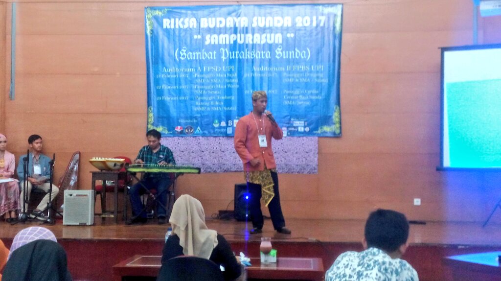 Patandang Pasanggiri Tembang Rancag Buhun SMA kategori pameget nu ka -9 no. tandang 01.