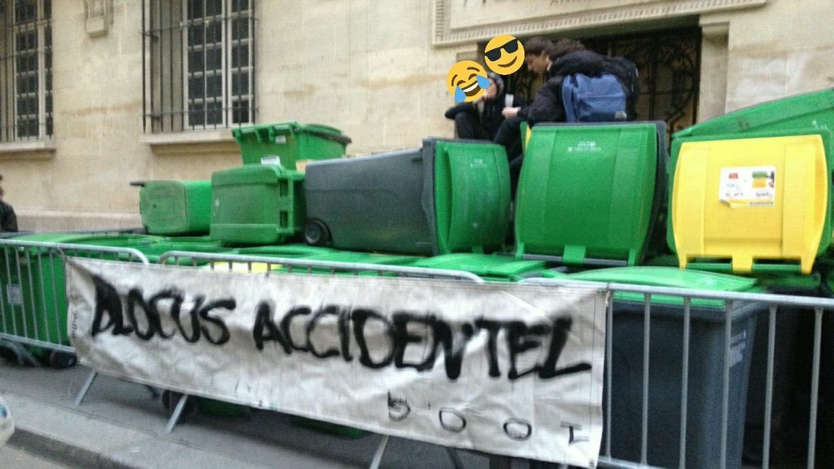 Ceci est un blocus accidentel ! #blocuspourtheo #ACAB