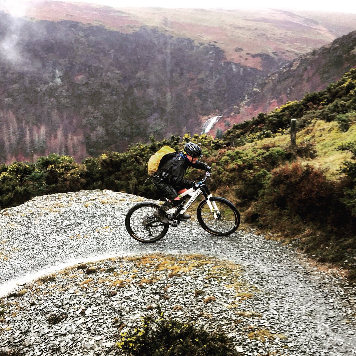 _mbspain's tweet photo. Awesome wet &amp; muddy day showing Steve &amp; Brian around Cwm Rhaeadr! #mtb #challenge365 #wales #findyourepic #bionicon https://t.co/prc9QSaekl