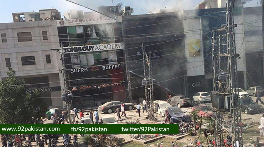 92Pakistan_'s tweet photo. #92Pakistan #Lahore on Target: #Blast at #Defence area. #LahoreBlast https://t.co/hhUSEdotY4 https://t.co/iRUmRFSLHA