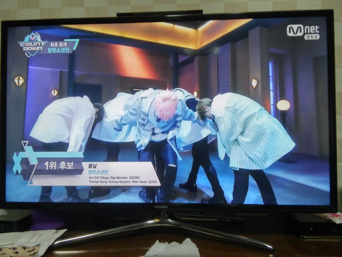 bts_springbang's tweet photo. @MnetMcountdown #방탄소년단 #BTS #엠카운트다운 #본방사수인증샷 https://t.co/XfvV3lxMuX